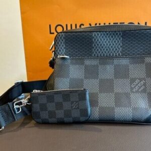 ルイ・ヴィトン　LOUIS VUITTON　M50017　トリオ・メッセンジャー　バッグ