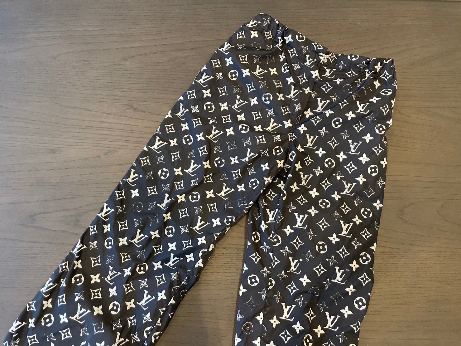ルイ・ヴィトン LOUIS VUITTON 1A5TSK モノグラムジョギングパンツ 