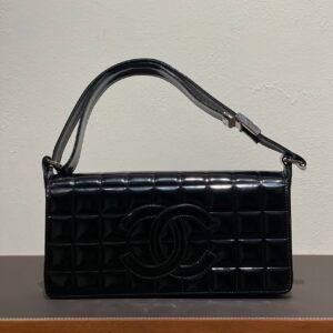 シャネル　CHANEL　エナメル　チョコバー　バッグ