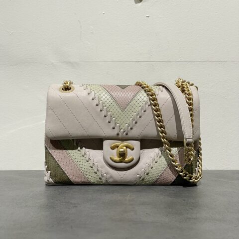 シャネル CHANEL マトラッセ Vステッチ バッグ
