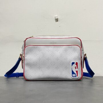 ルイ・ヴィトン　LOUIS VUITTON　LV×NBA　ナイルメッセンジャーＰＭ　バッグ
