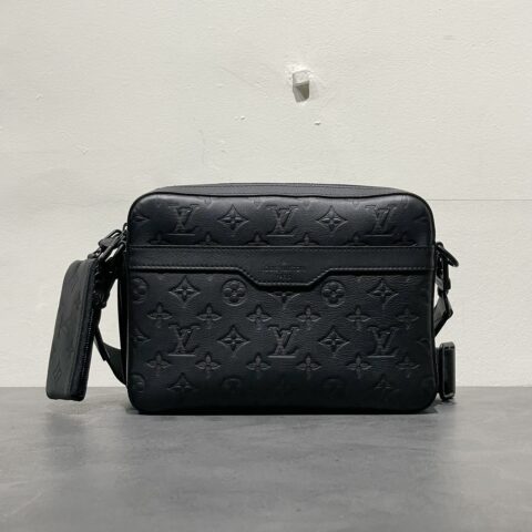 ルイ・ヴィトン　LOUIS VUITTON　トリオ・メッセンジャー　バッグ
