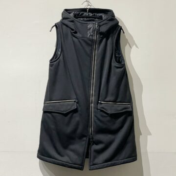 ヘルノ　HERNO　ノースリーブコート　アパレル