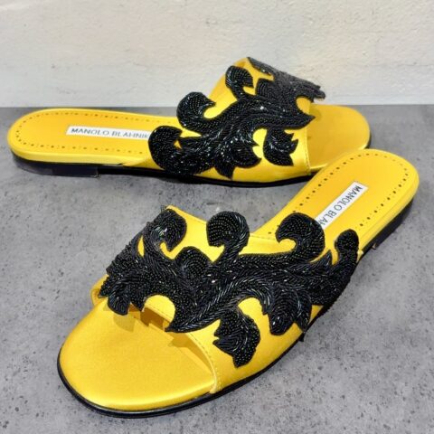 マノロブラニク　MANOLO BLAHNIK　ビジュー　フラットサンダル　靴・サンダル